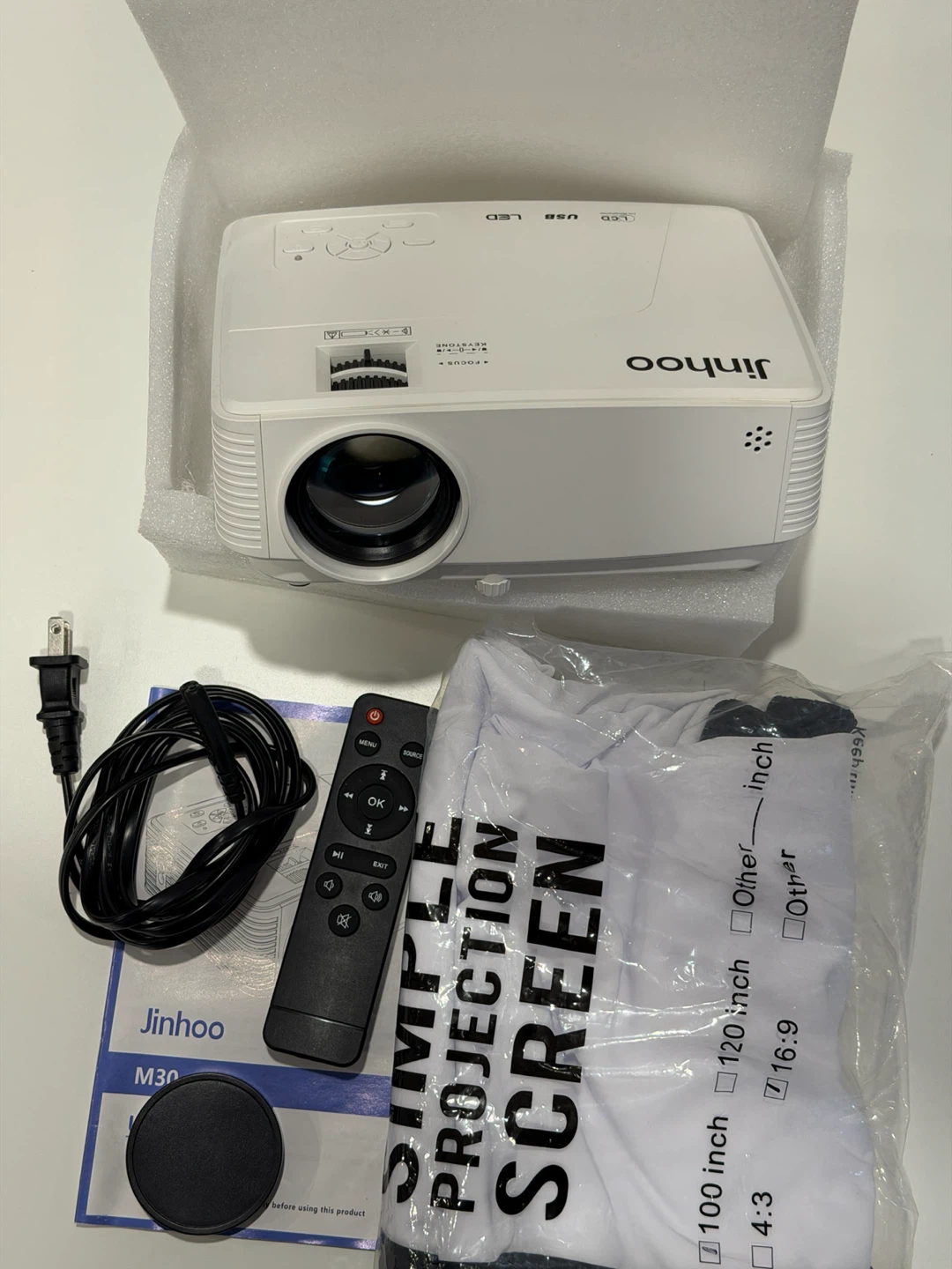Jinhoo M30 Portable Projector