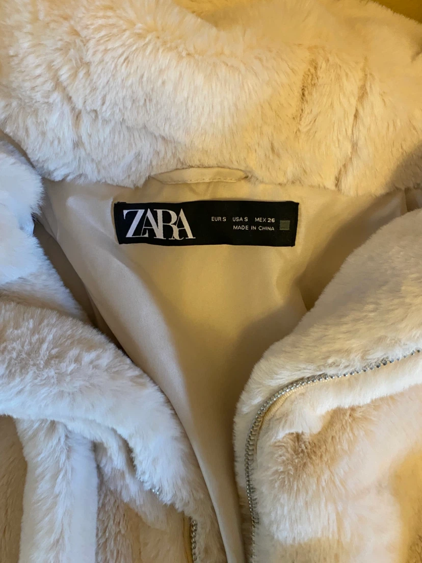 Zara Faux Fur Hooded Jacket - photo 2