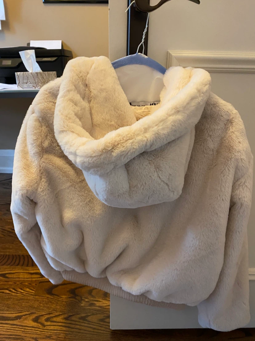 Zara Faux Fur Hooded Jacket - photo 4