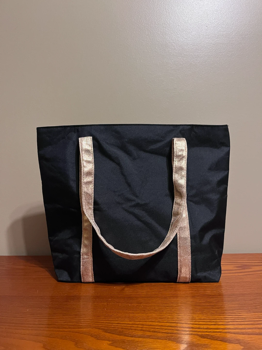 BLACK WITH GOLD TONE CANVAS ZIPPERED BAG (6 bags) - photo 2