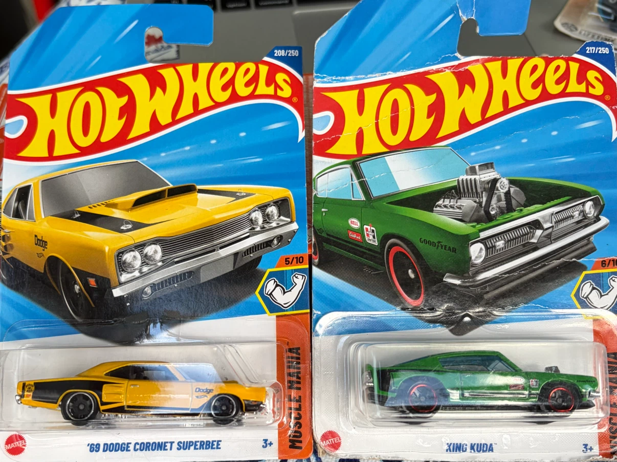 2 Hot Wheels Muscle Mania Diecast Cars