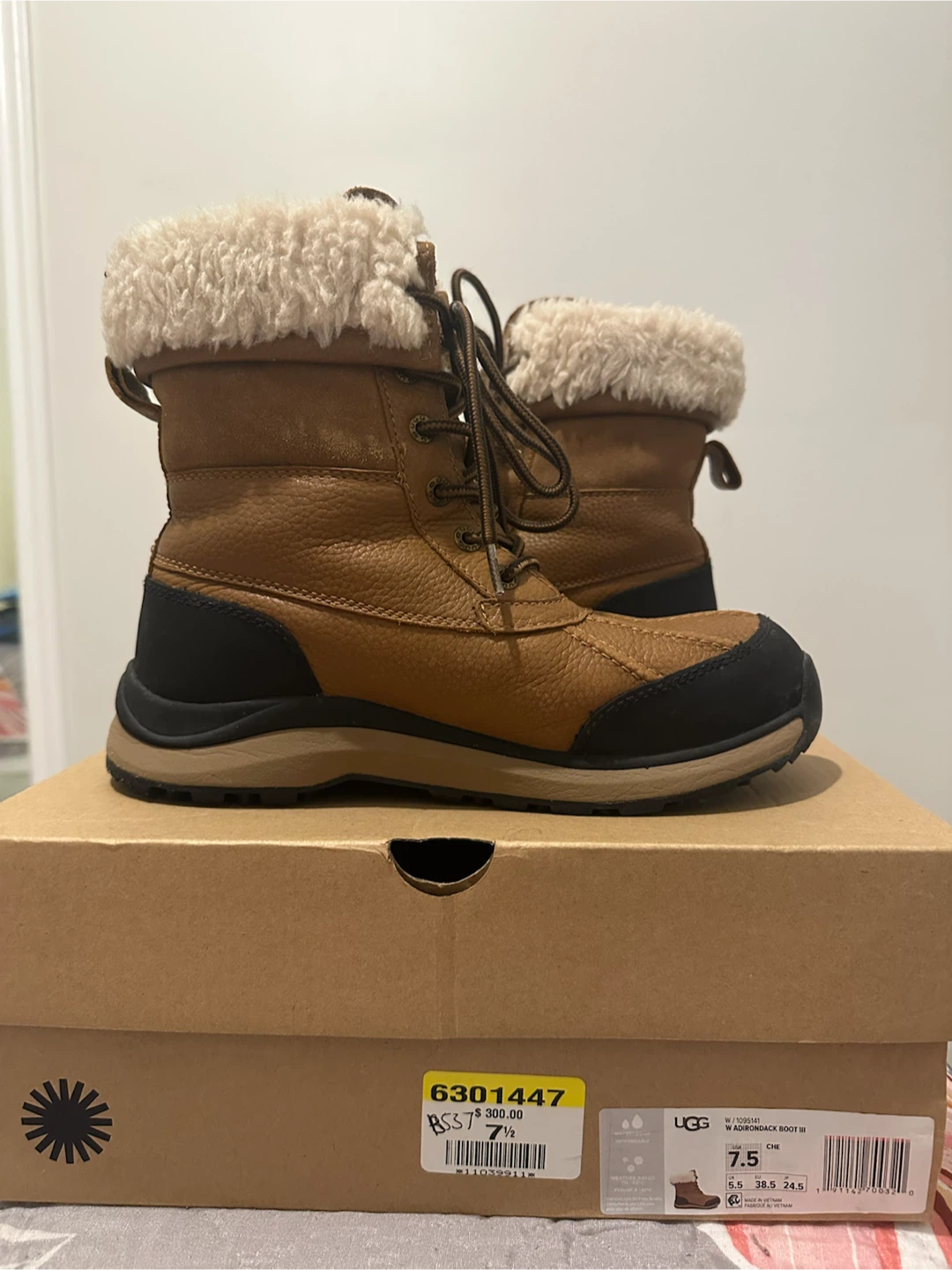 UGG Adirondack Boot III Size 7.5 (USED) - photo 2