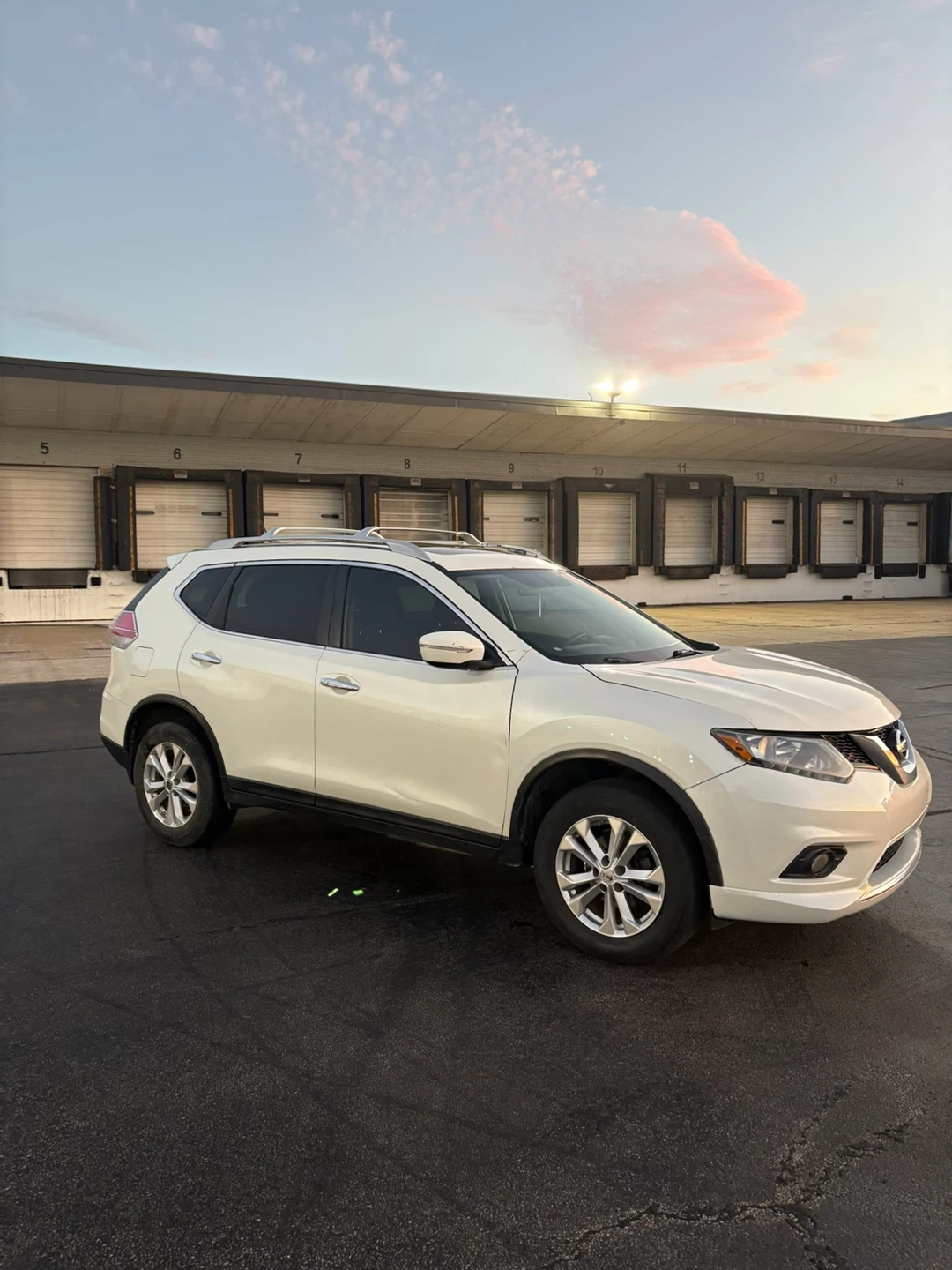 2015 Nisan rogue. SV  all wheel drive
