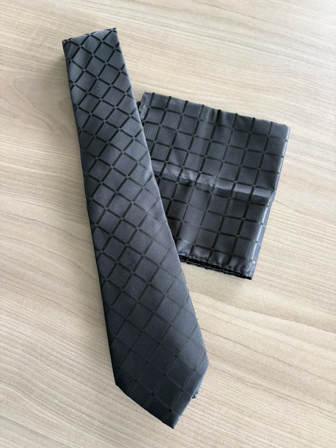 Enlision Black Patterned Tie and Pocket Square Set - photo 2