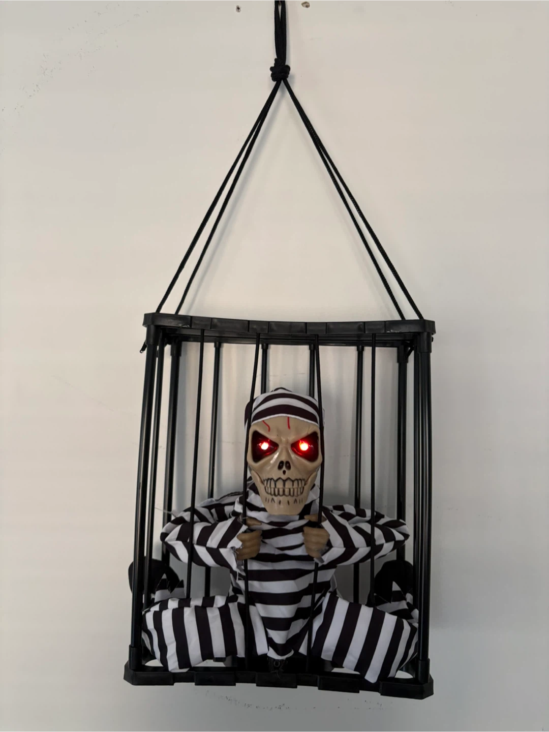 Animated Halloween Skeleton – Motion Sensor - photo 3