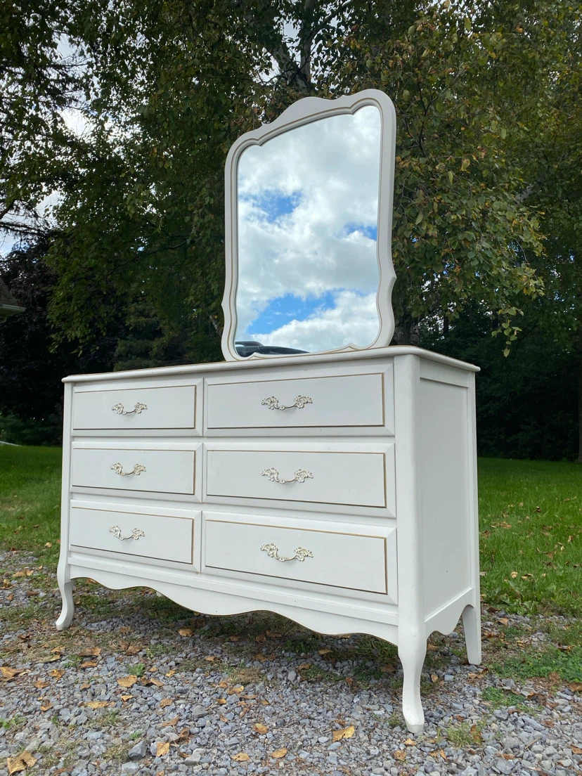 Vintage Baronet French Provincial Dresser (CAN DELIVER) - photo 3