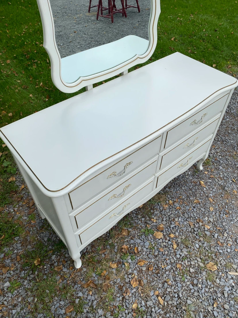 Vintage Baronet French Provincial Dresser (CAN DELIVER) - photo 4