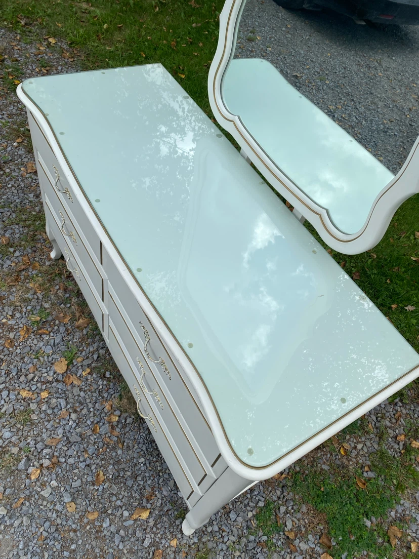 Vintage Baronet French Provincial Dresser (CAN DELIVER) - photo 5