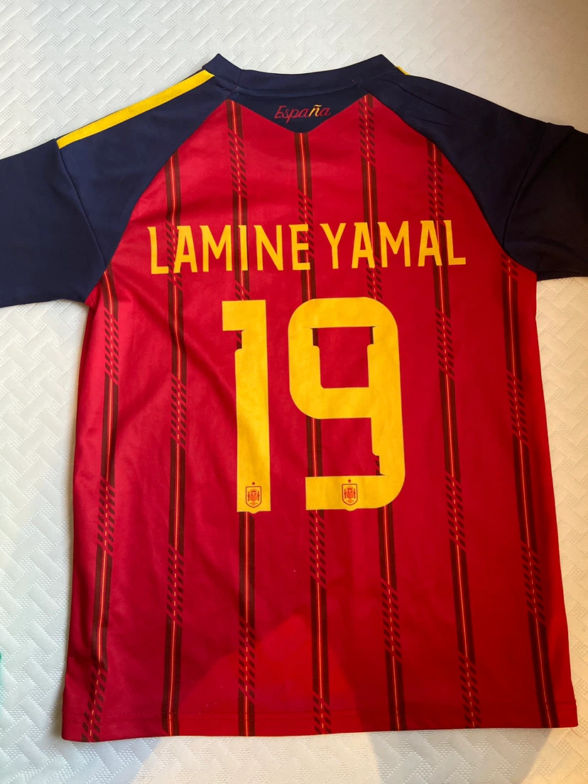 Spain Lamine Yamal #19 Soccer Jersey - photo 2