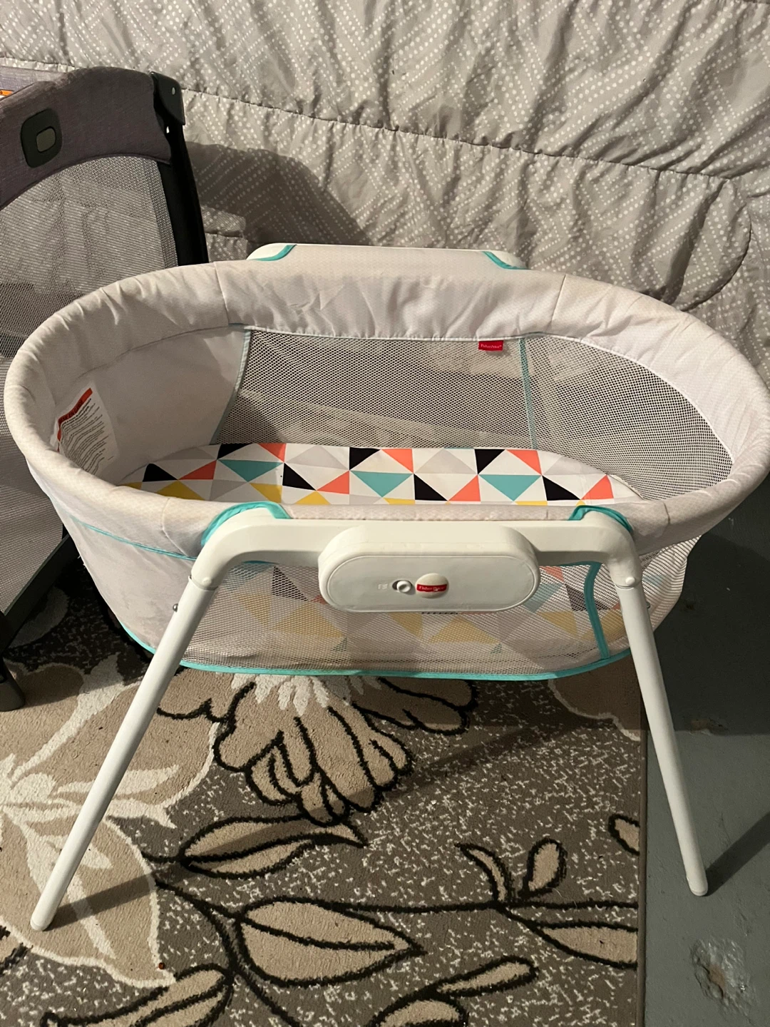 Fisher-Price Baby Bassinet - photo 2