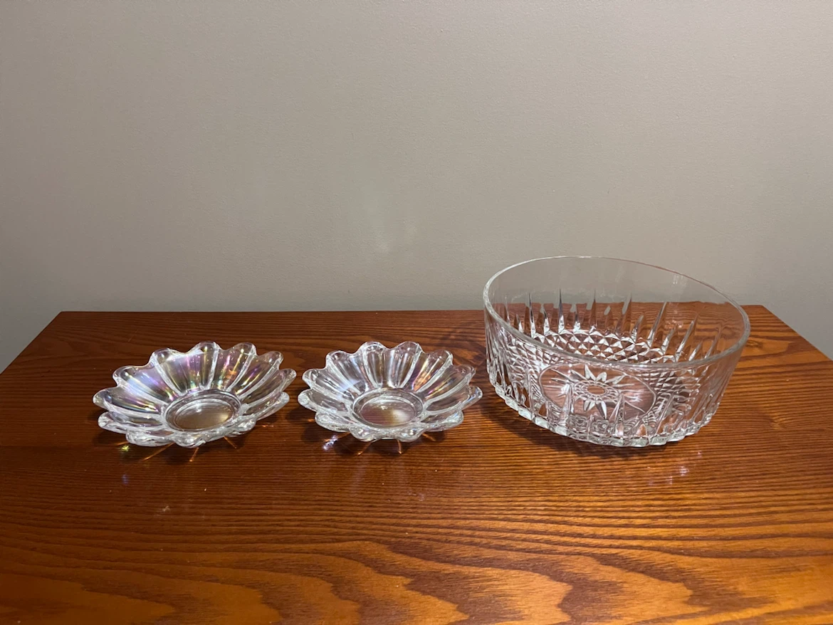 VINTAGE GLASS BOWLS (Read description)