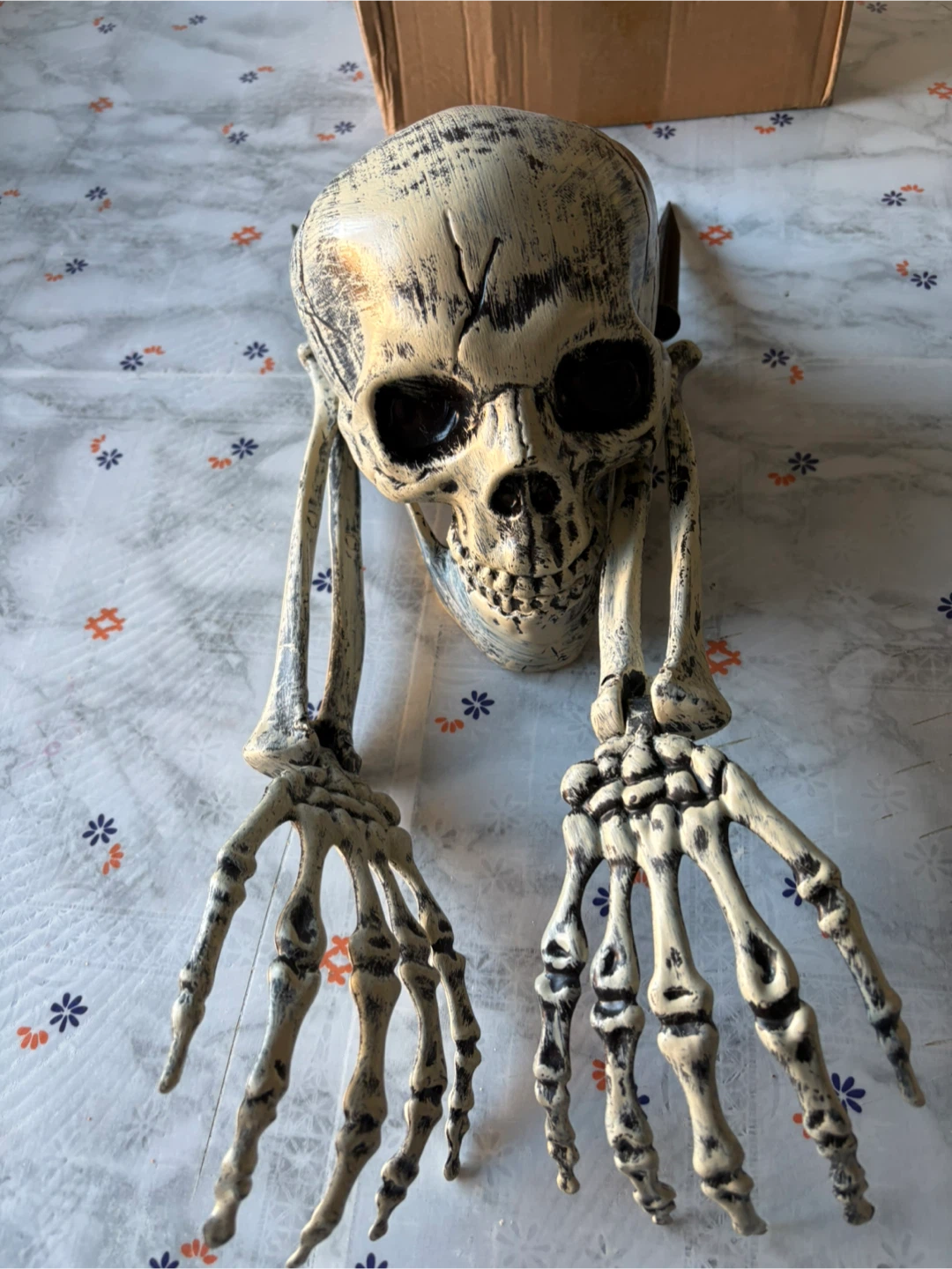 3-Piece Realistic Skeleton Skull & Arms Halloween Decor