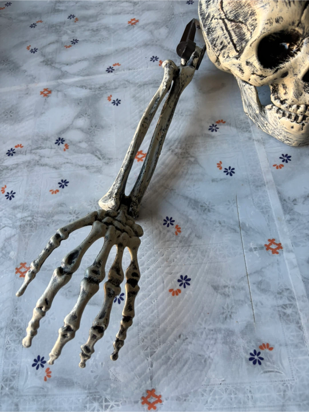 3-Piece Realistic Skeleton Skull & Arms Halloween Decor - photo 3