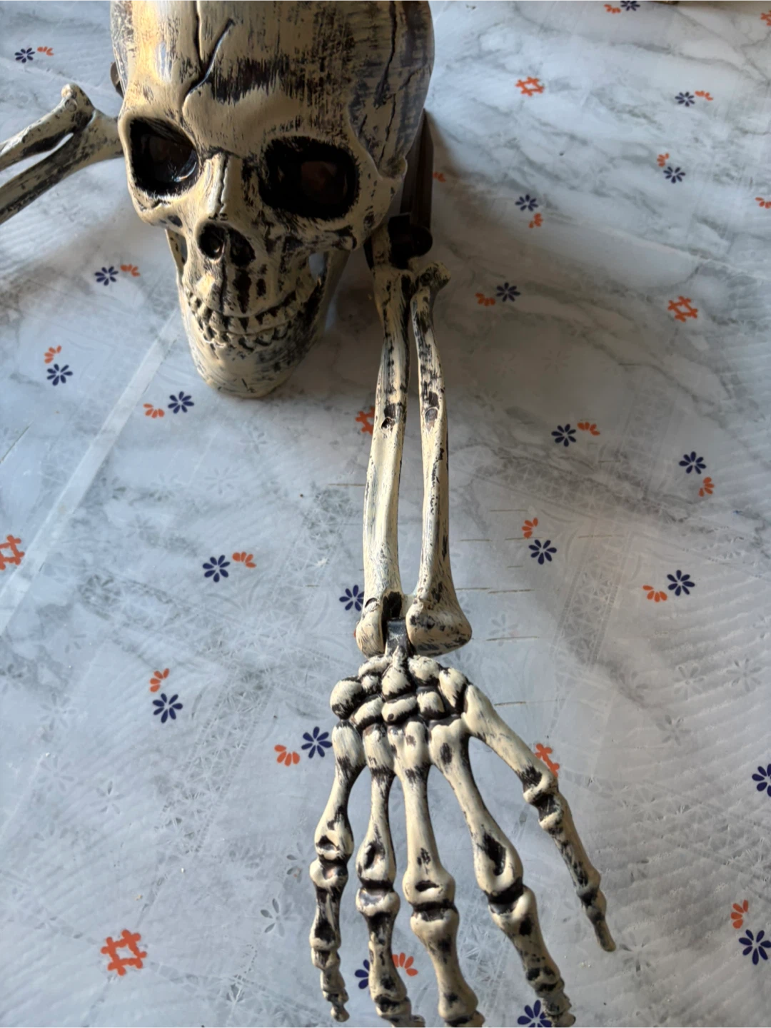 3-Piece Realistic Skeleton Skull & Arms Halloween Decor - photo 4