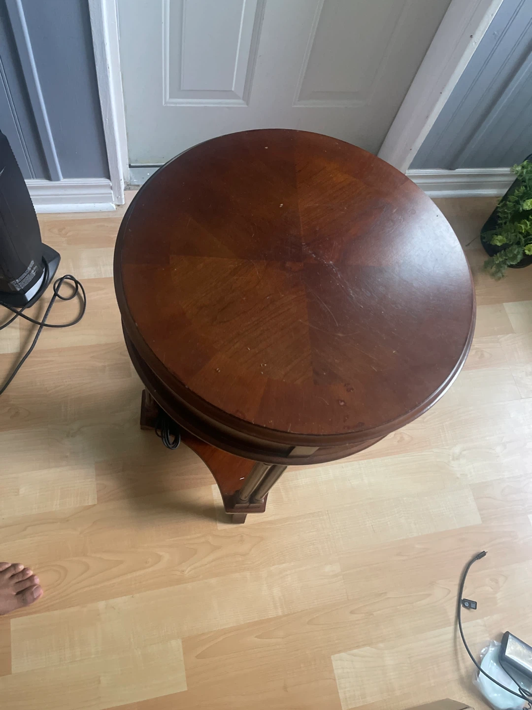 Round Wooden Accent Side Table - photo 3