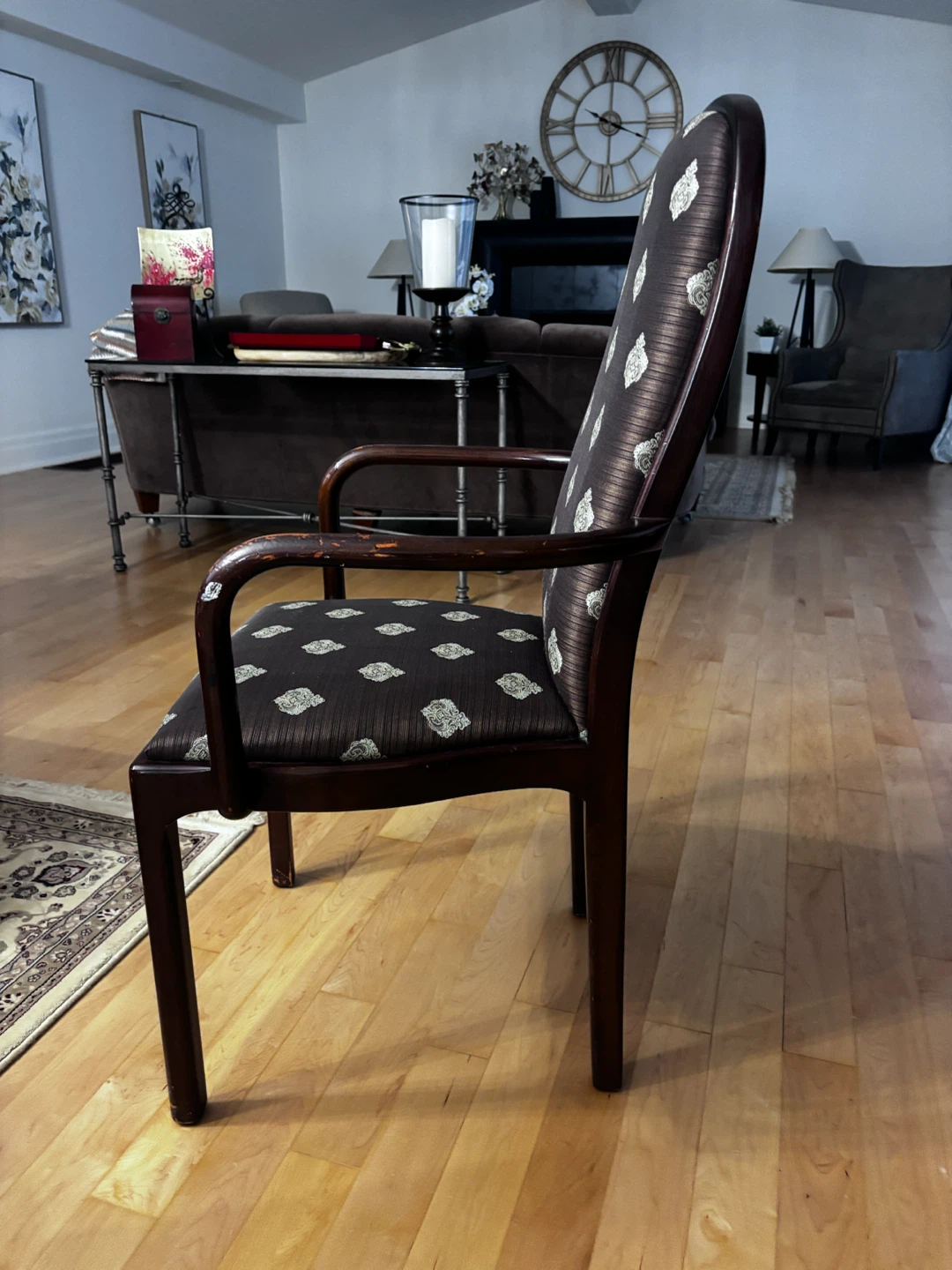 Eight vintage dark wood armchairs with patterned fabric - photo 2