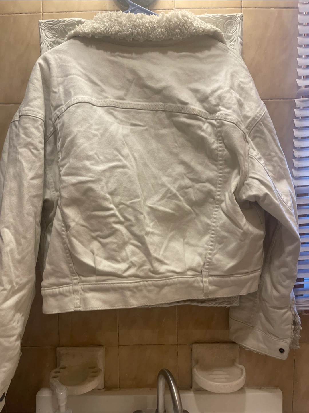 Levi's White Sherpa-Lined Denim Jacket - photo 4