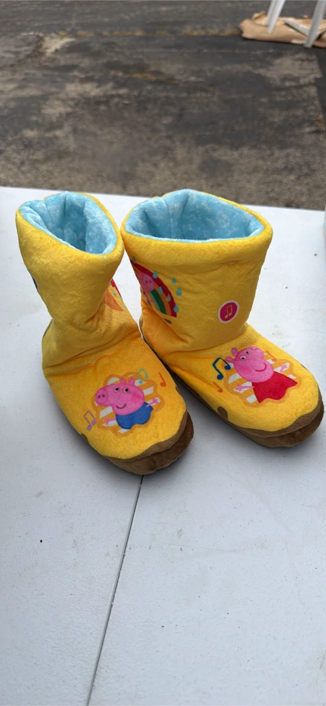 Peppa Pig Clever Boots Musical Slippers