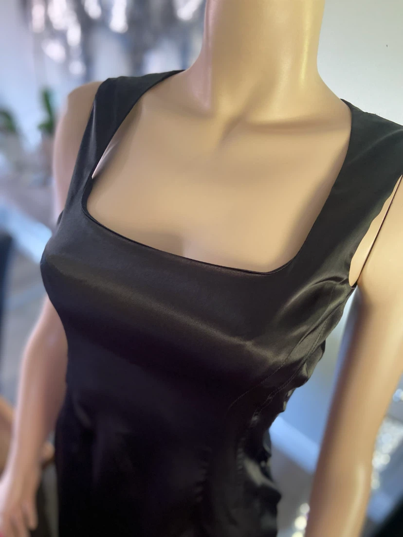 Black Satin Square Neck Sleeveless Dress S Le Chateau - photo 3