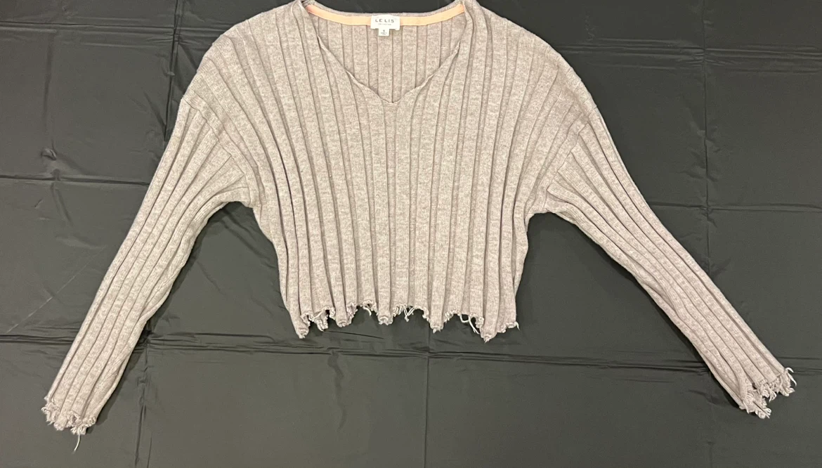 Le Lis Collection Ribbed Long Sleeve Sweater