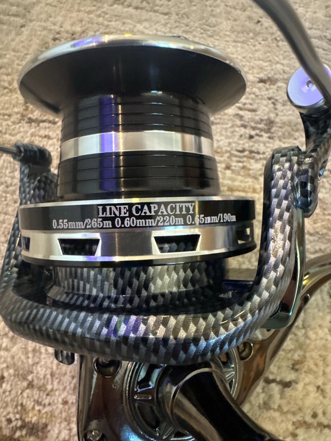 Never used DE12000 Carbon Finish Spinning Reel - photo 2