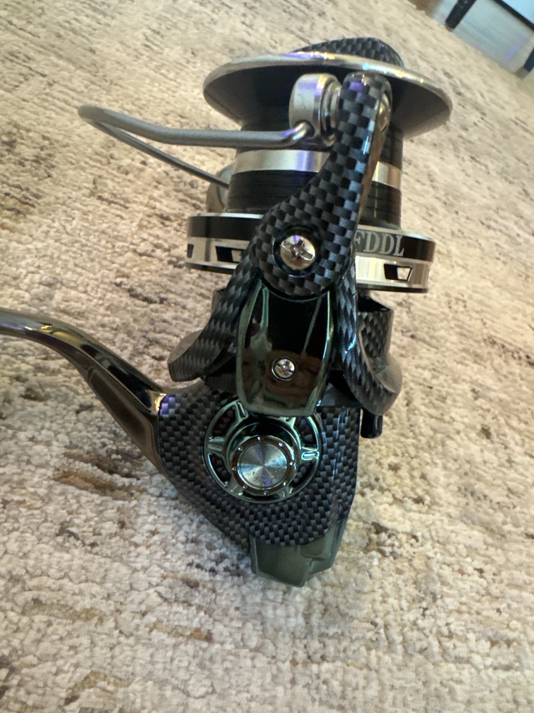 Never used DE12000 Carbon Finish Spinning Reel - photo 4