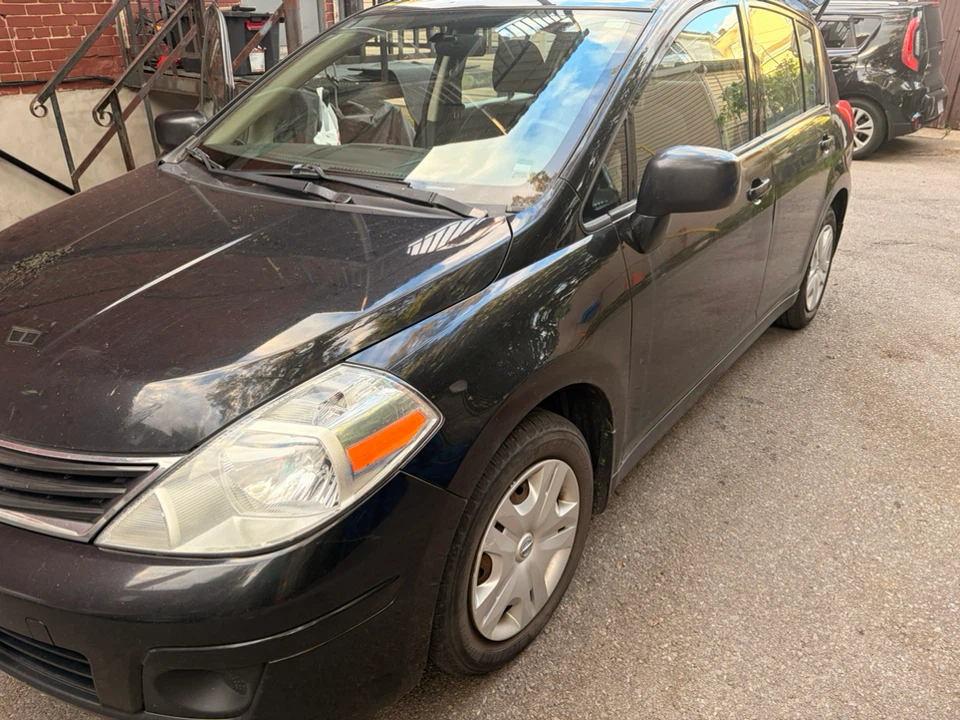 Nissan Versa hatchback - photo 2