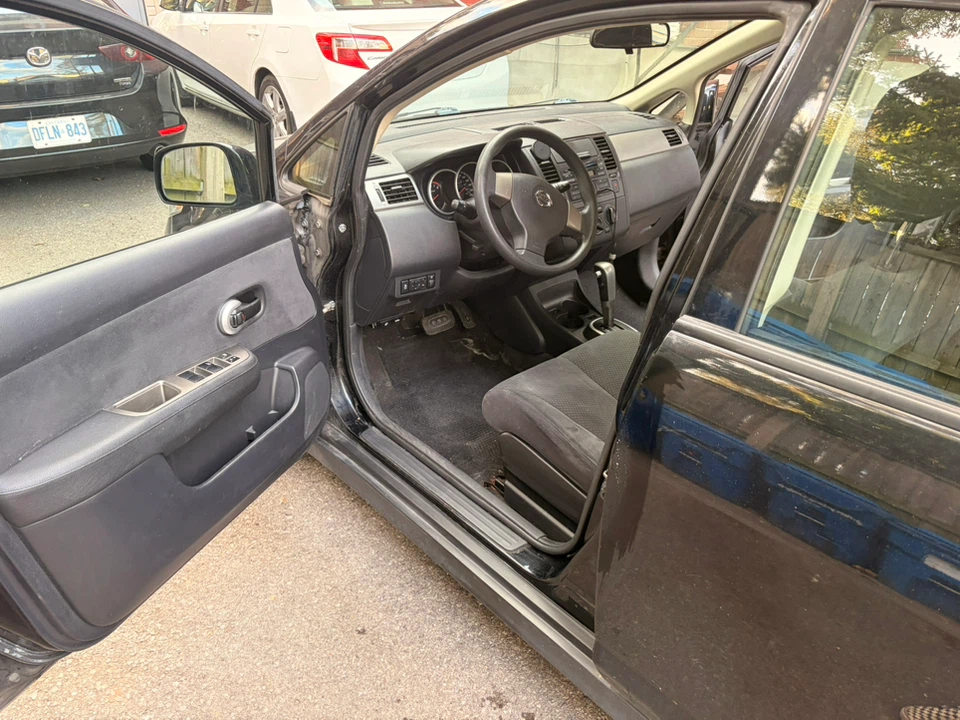 Nissan Versa hatchback - photo 3