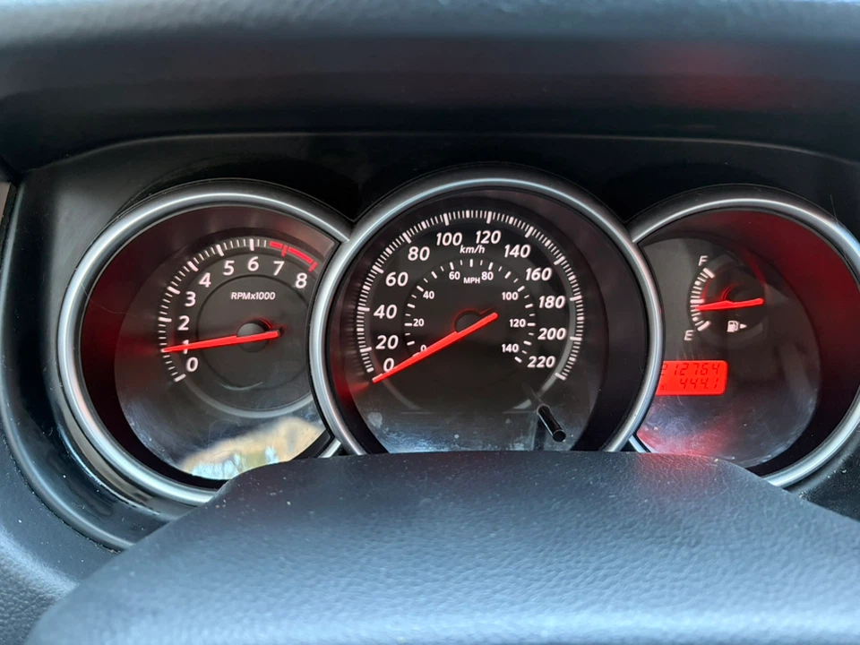 Nissan Versa hatchback - photo 5