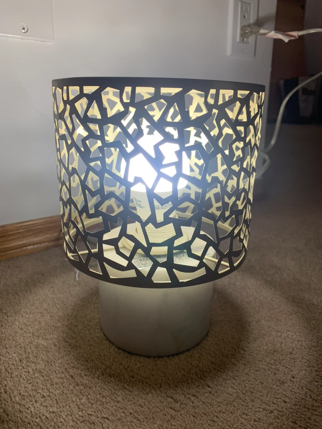Decorative Metal Cutout Table Lamp - photo 2