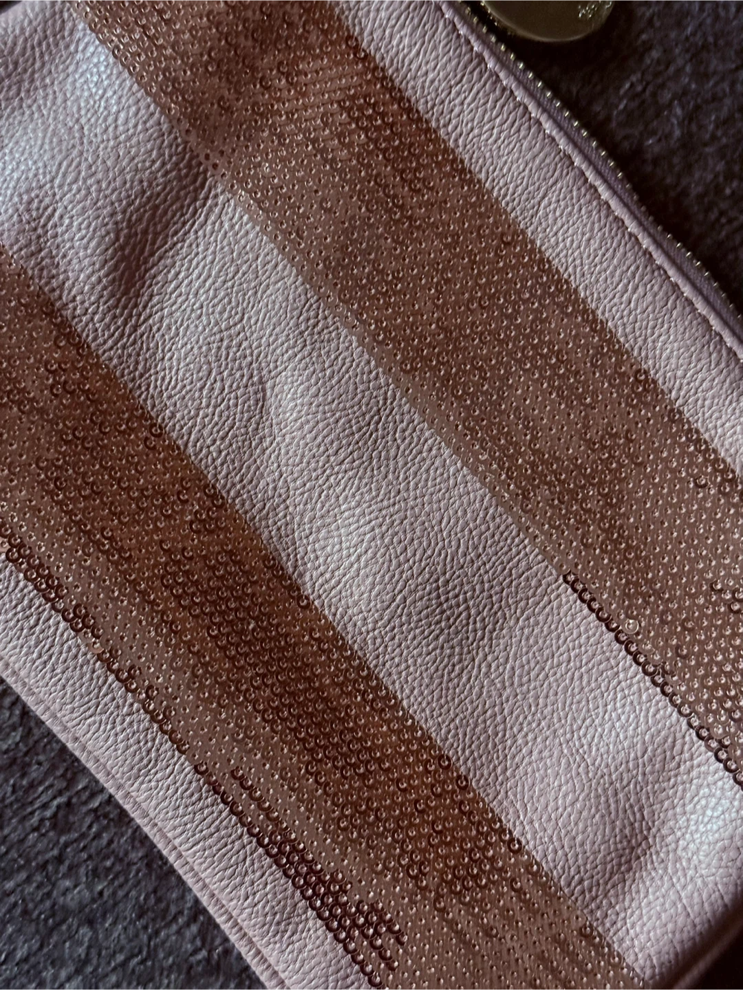 Brand New • Blush Pink DEUX LUX Sequin WRISTLET - photo 2