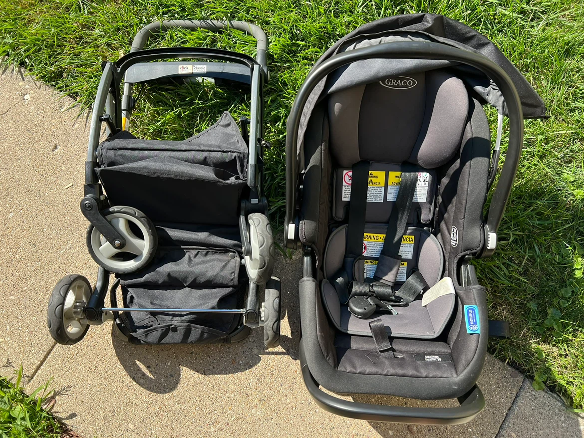 Graco SnugFit 35 Car Seat and stroller caddy