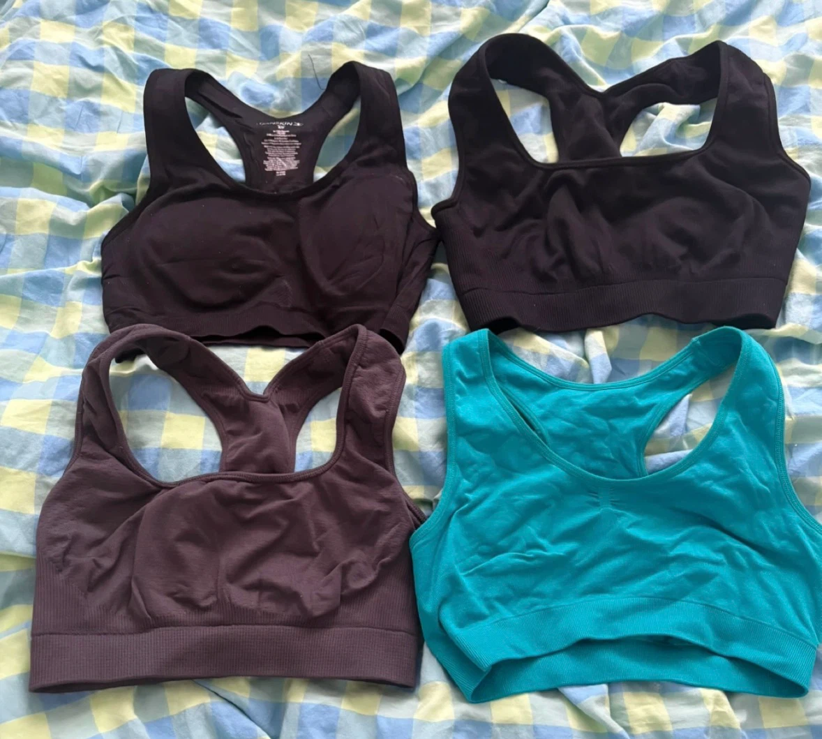 4 sports bras (New) (Small) ($1 each)
