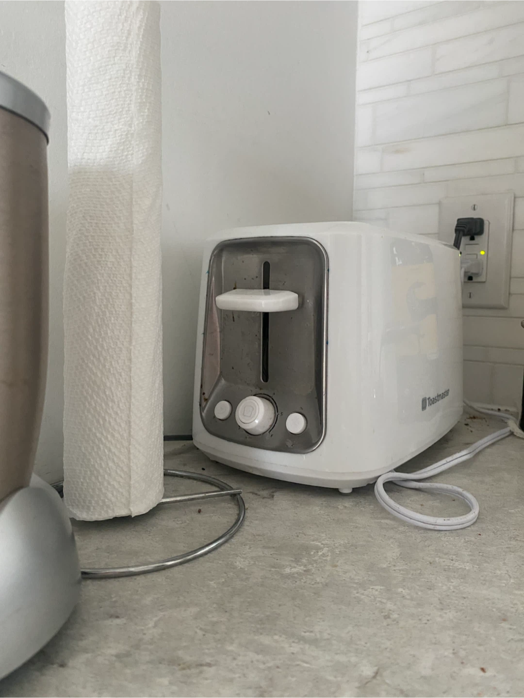 Toastmaster 2-Slice White Toaster - photo 2