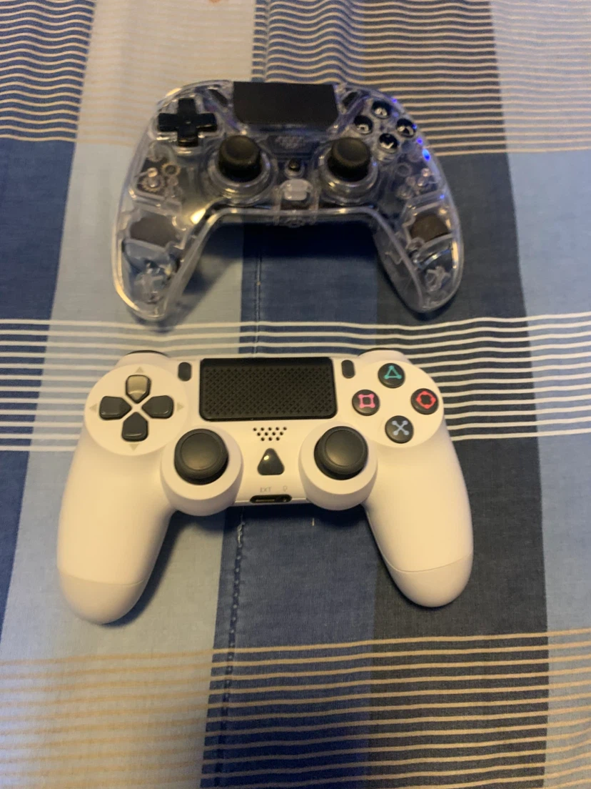 PlayStation 4 Console Bundle with Game and Controllers - photo 2