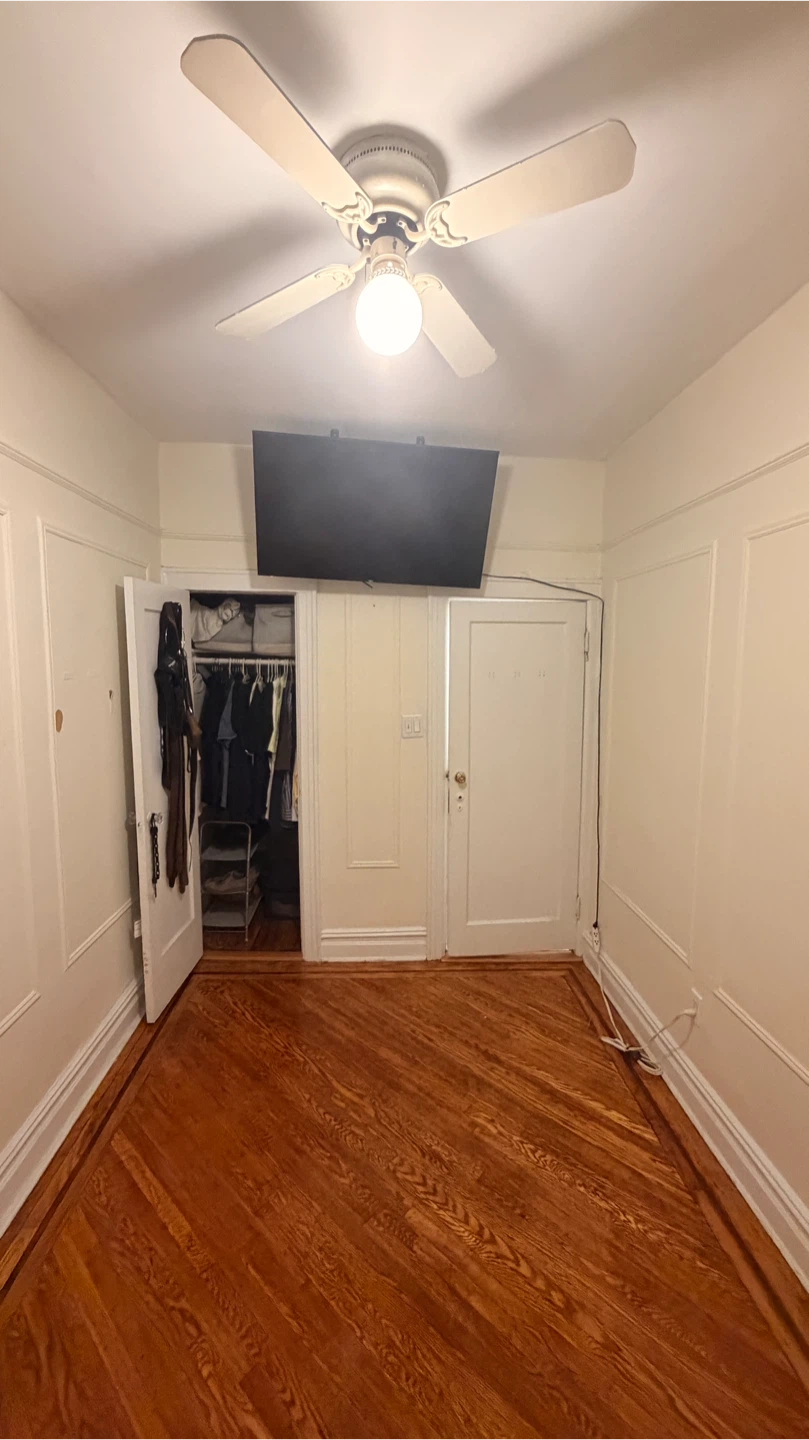 Room for rent in Astoria