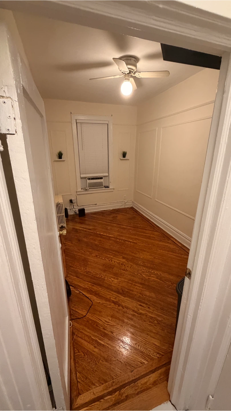 Room for rent in Astoria - photo 2