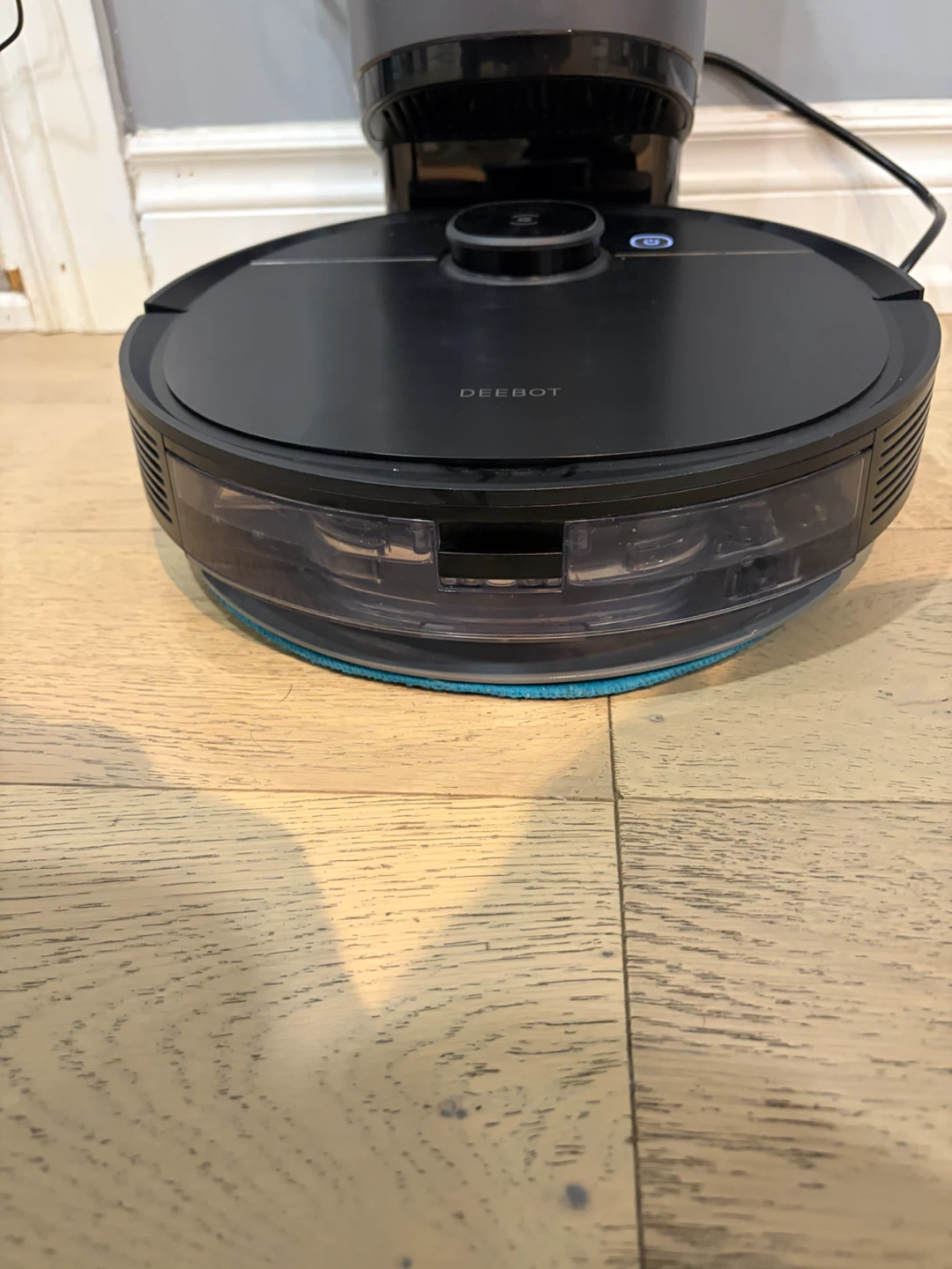 ECOVACS DEEBOT OZMO T8 AIVI+ with auto-empty station. - photo 3