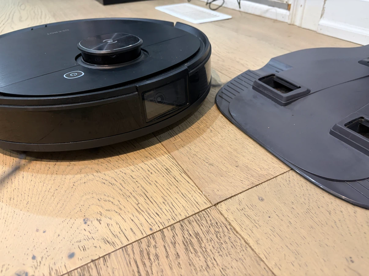 ECOVACS DEEBOT OZMO T8 AIVI+ with auto-empty station. - photo 4