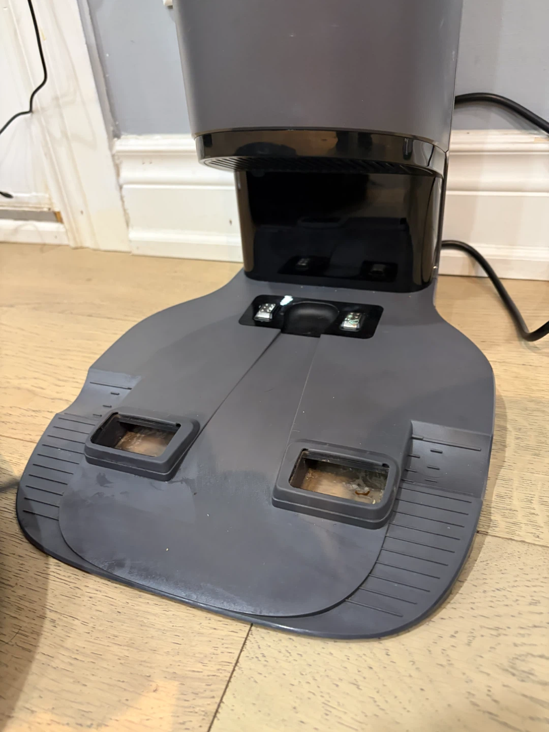 ECOVACS DEEBOT OZMO T8 AIVI+ with auto-empty station. - photo 5