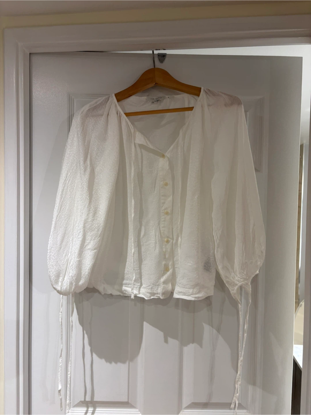 Ted Baker White Textured Statement Sleeve Blouse – Never Worn