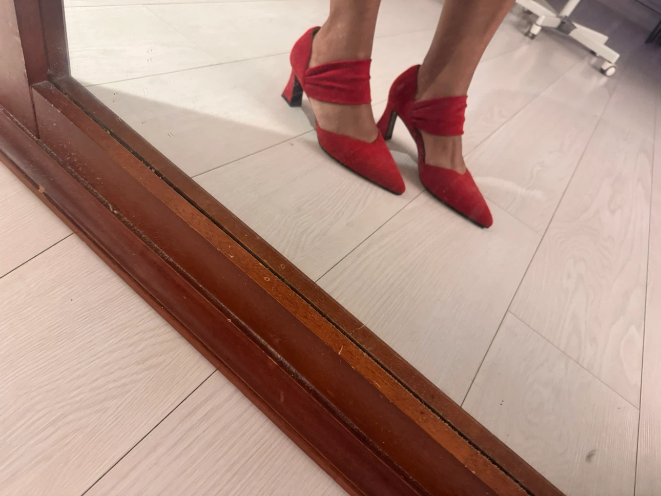 Selling women’s footwear -10$ each - photo 2