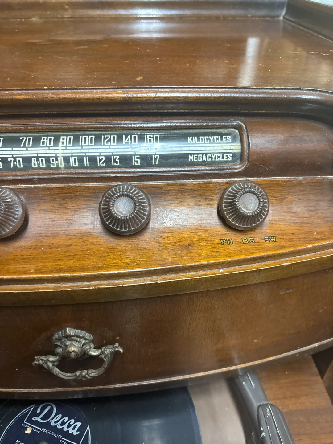 Vintage Electrohome Radio and Record Player Console - photo 2