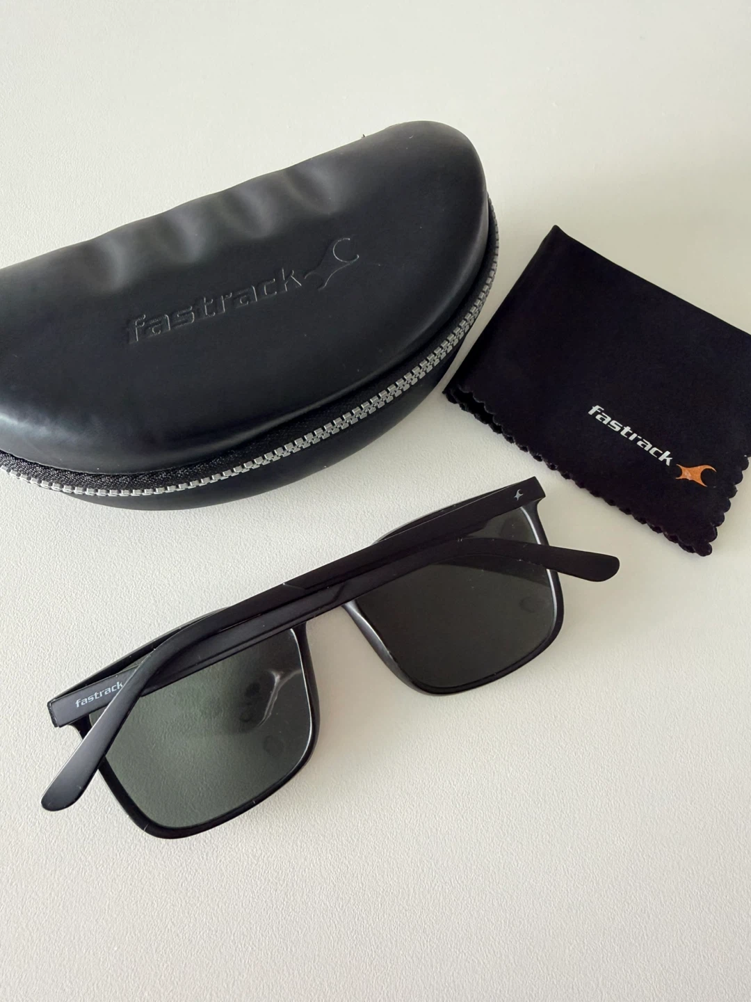 Fastrack Sunglasses with case - photo 2