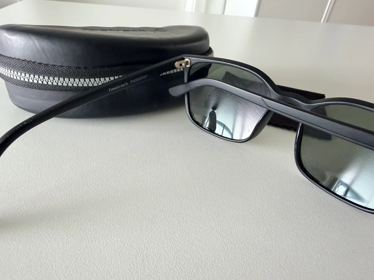 Fastrack Sunglasses with case - photo 3