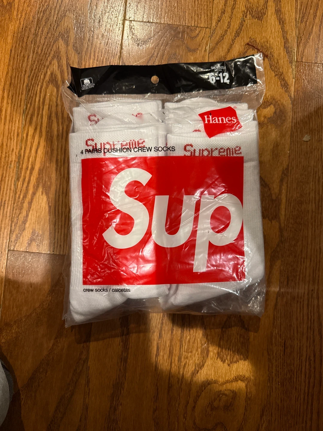 Supreme Hanes Cushion Crew Socks 4-Pack White