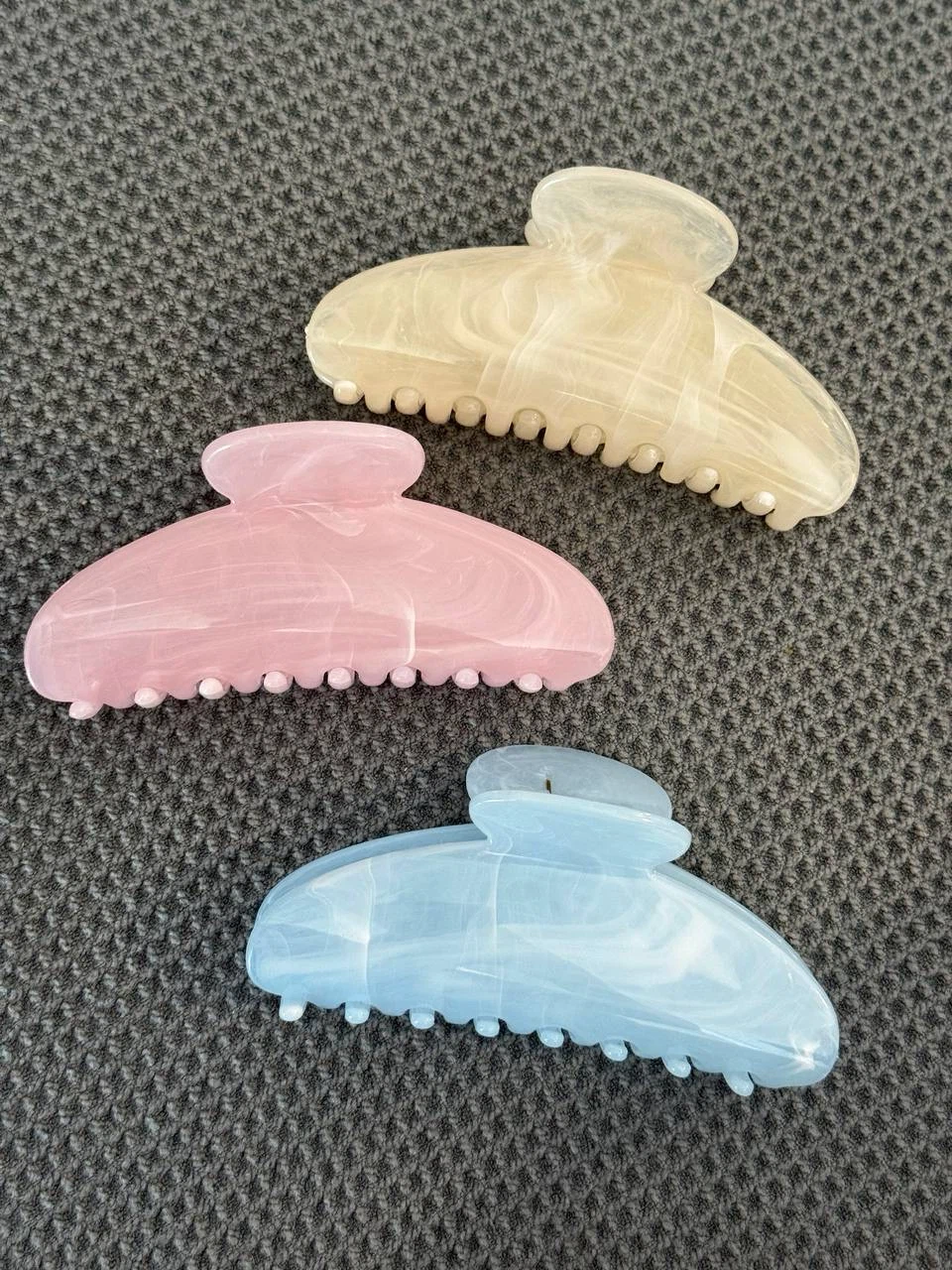 Set of 3 Marble-Style Hair Claw Clips - photo 2
