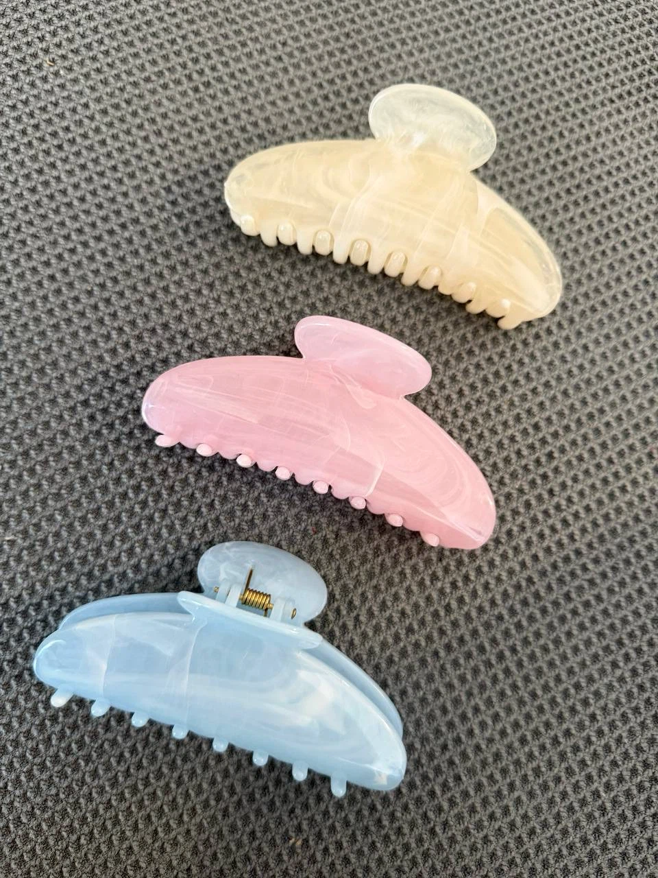 Set of 3 Marble-Style Hair Claw Clips - photo 3