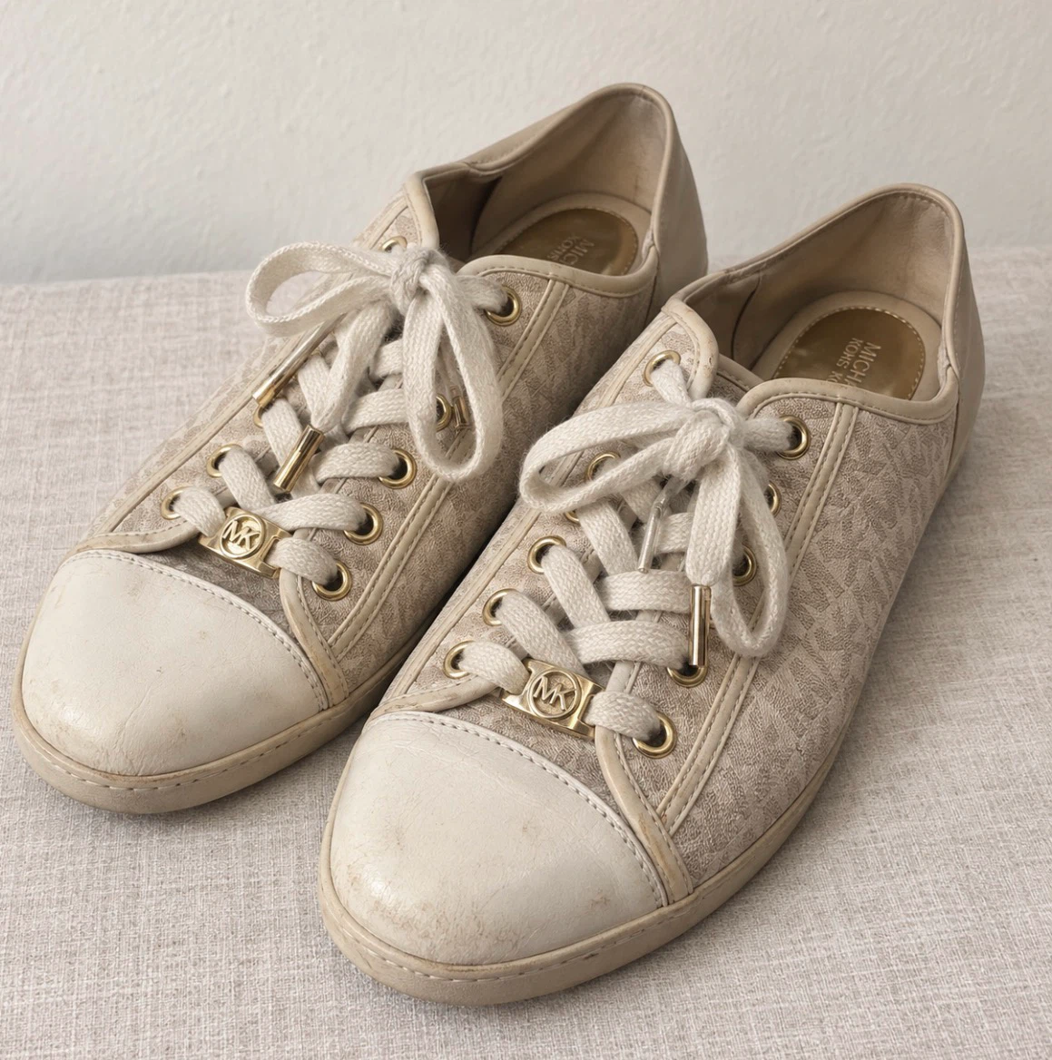 Michael Kors Logo Sneakers Size 9 - photo 2