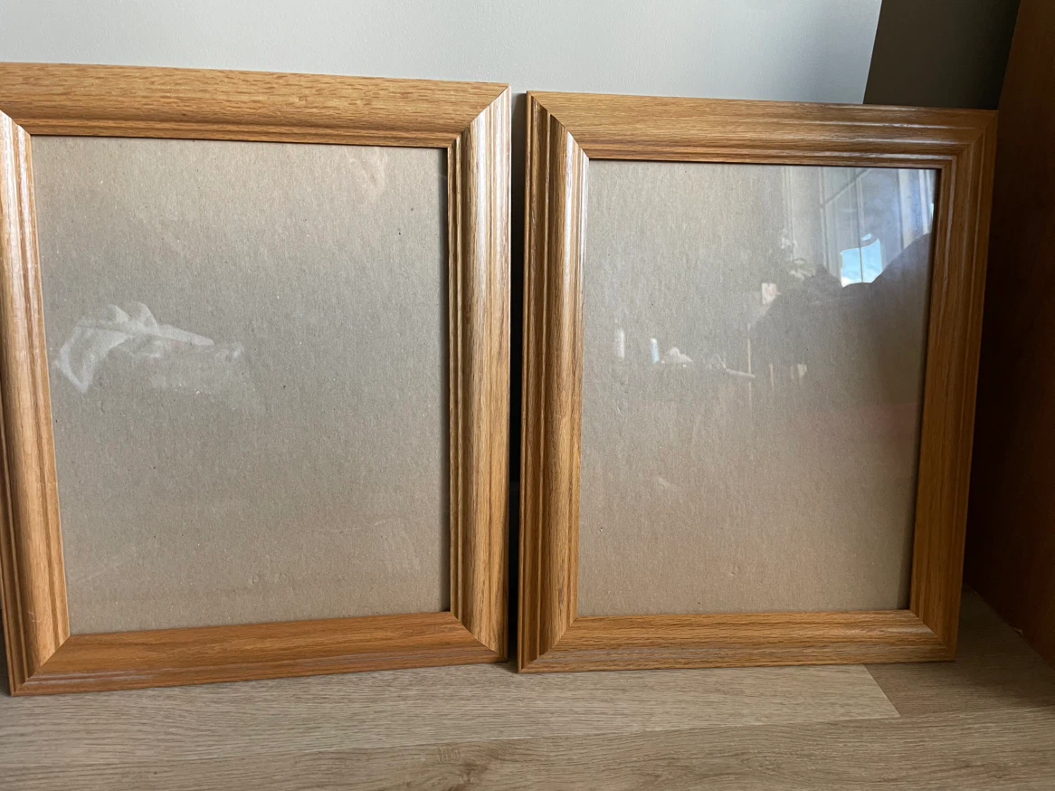 Set of two oak-finish picture frames